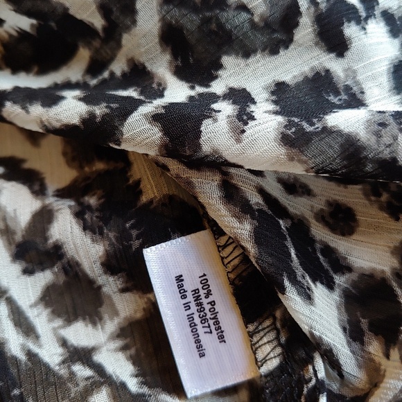 A.n.a. semi sheer black& white blouse - Picture 3 of 4